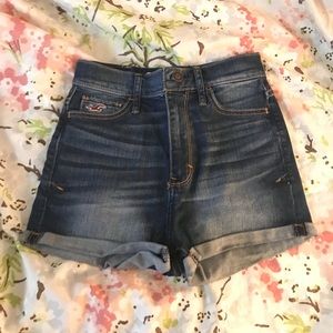 NWOT! High Waisted Hollister Medium Wash Shorts